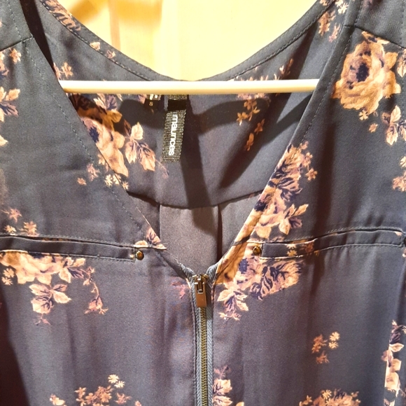Maurices Sleeveless Floral Print Polyester Blouse size Small - Picture 5 of 8